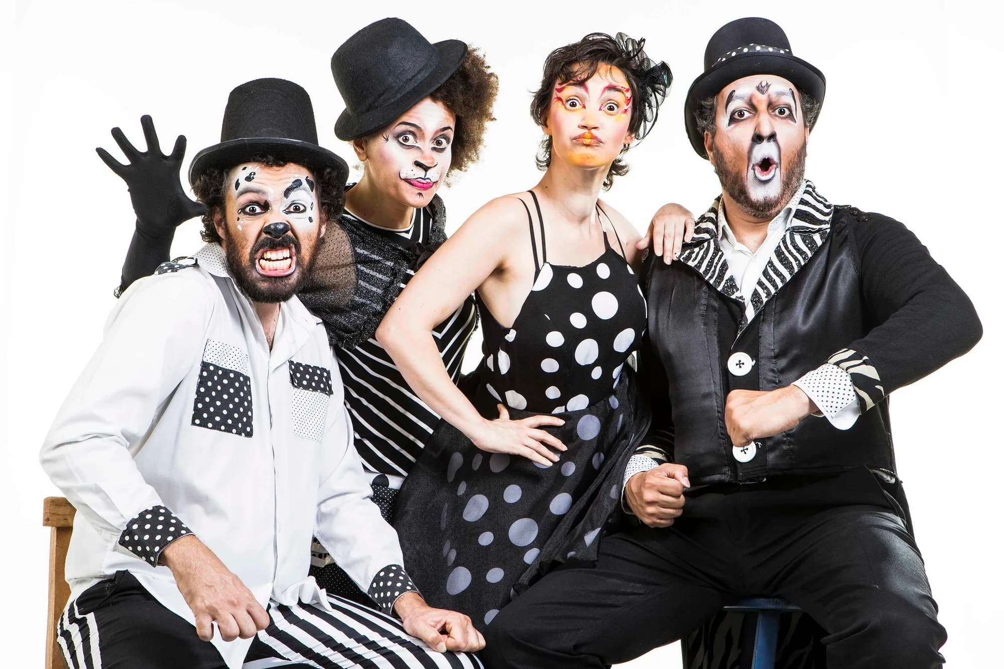 Banda Estralo canta Saltimbancos a partir de 4 de maio no Teatro MorumbiShopping