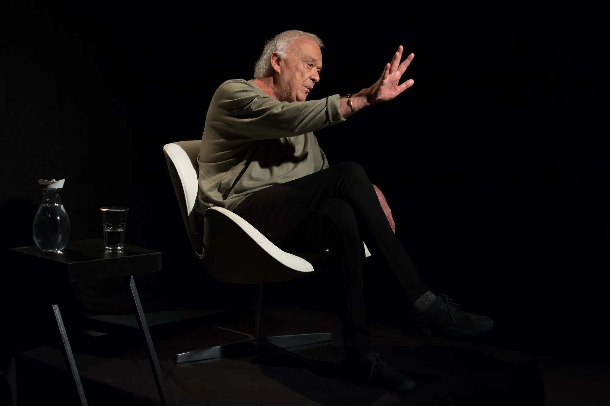 RUBENS VELLOSO E ALVISE CAMOZZI ENROLAM UM BECKETT NO CENTRO DA TERRA