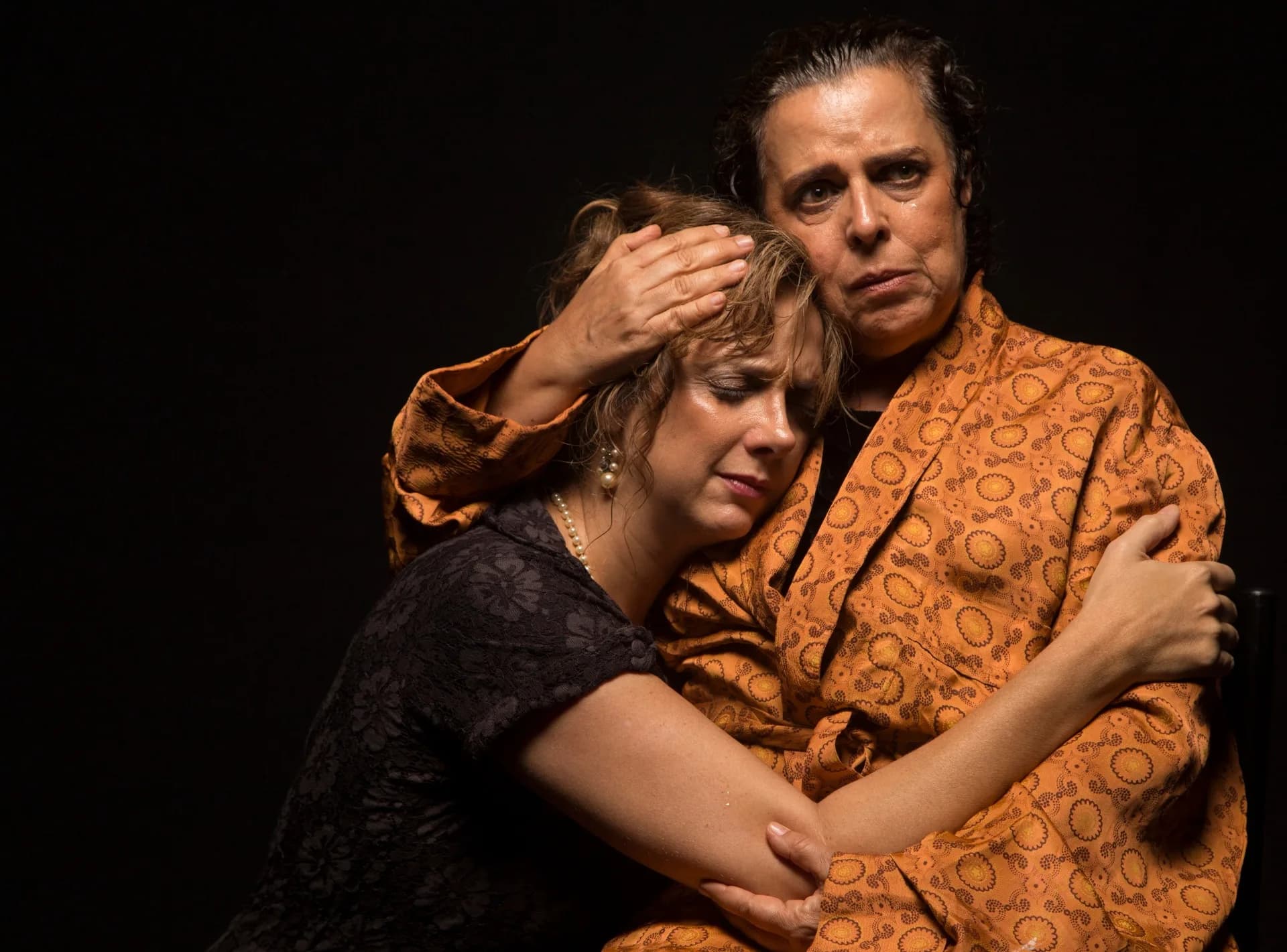 Depois de arrebatar público e crítica, Agosto reestreia em curta temporada de 30/8 a 29/9 no Teatro Porto Seguro